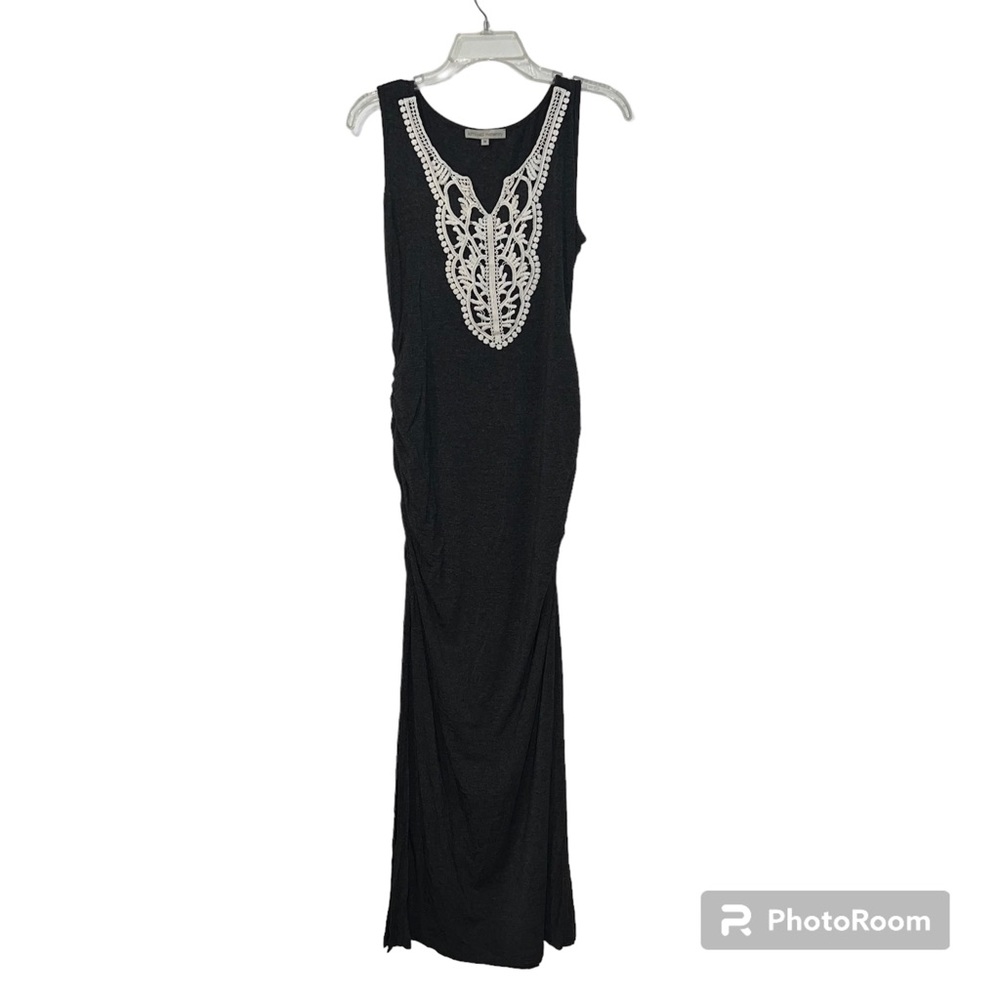 Kimi & Kai sleeveless maxi maternity dress
